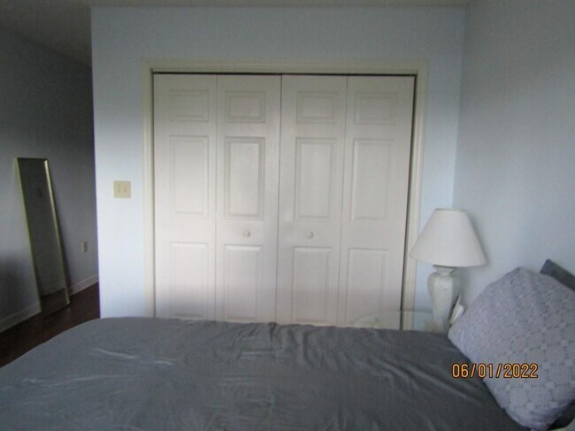 Building Photo - 4266 Pinehurst Cir