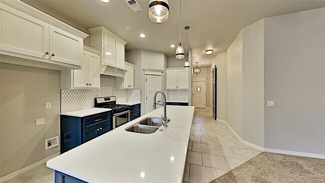 Building Photo - 6224 Beverly Hills Dr