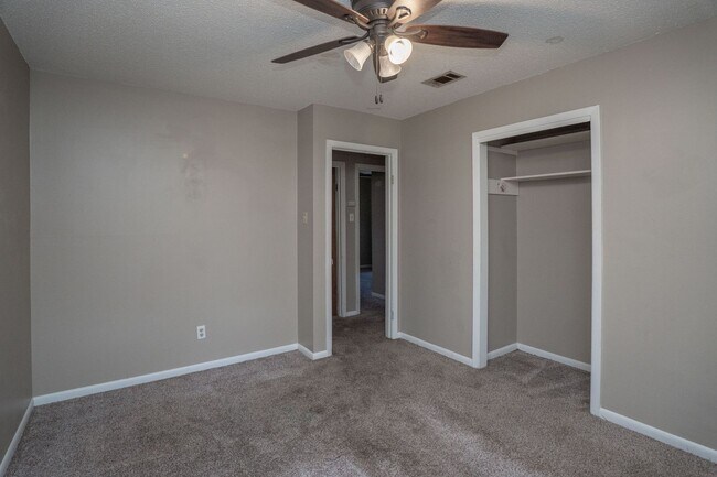 Building Photo - Large Backyard in North Little Rock