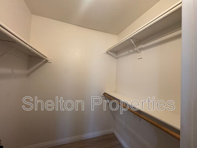 Building Photo - 12537 N 83rd Dr