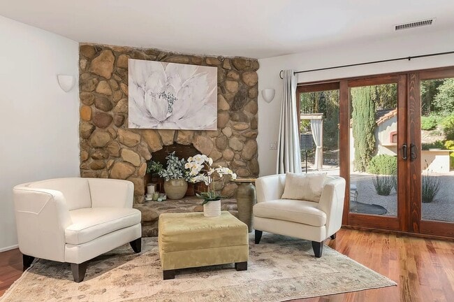 Building Photo - 937 Camino Viejo Rd