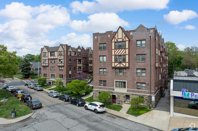Primary Photo - Evelyn Court Apartment