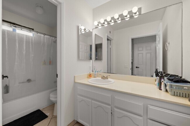 Building Photo - 5 bed/3.5 Bath House - Walk to SDSU!