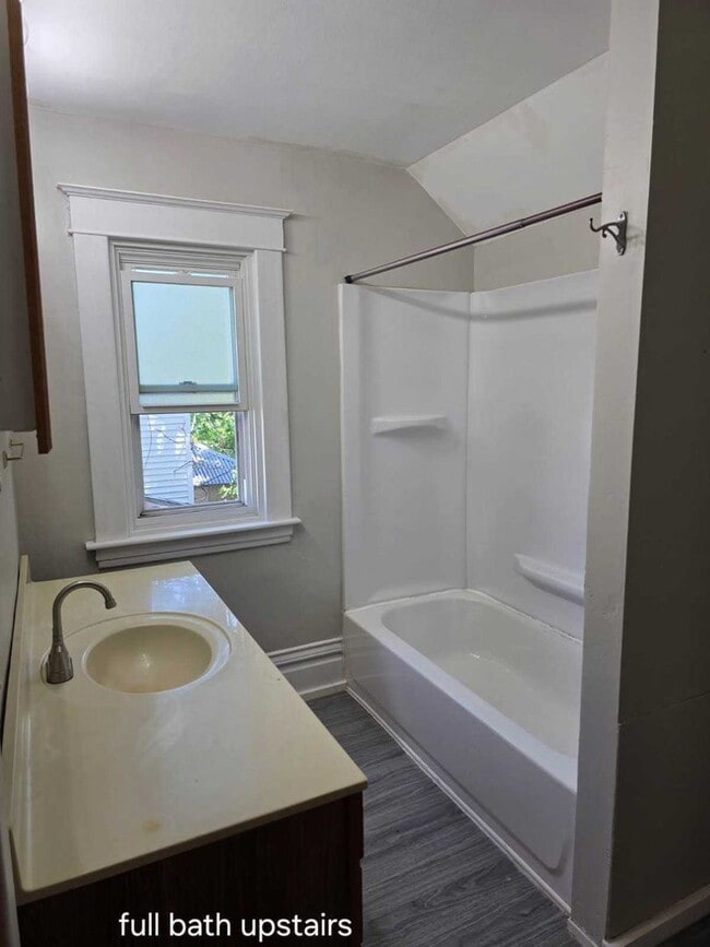 Building Photo - 913 Neumaier Ct
