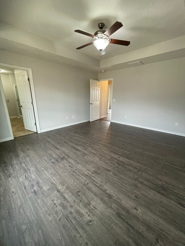 Building Photo - 752 N Cox Ave