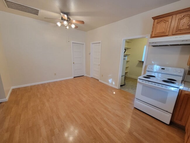 Building Photo - 2 Bedroom 1 Bathroom Home in Corning For R...