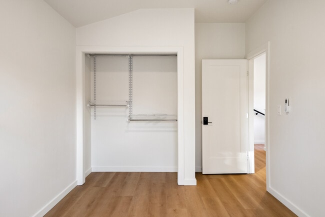 Building Photo - 152 Cuesta Dr