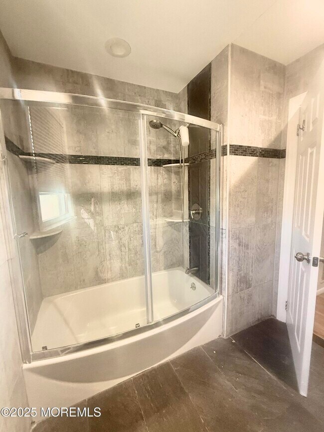 Building Photo - 117 Greymoor Rd