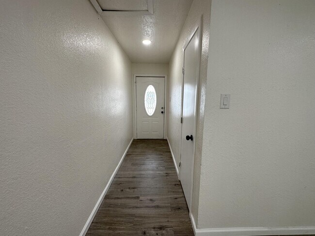 Building Photo - 1732 Americana Blvd