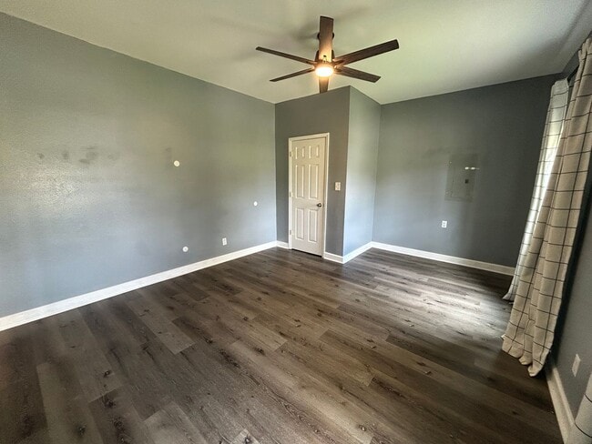 Building Photo - Charming 3 Bedroom, 1 Bath Home – 1,440 Sq...