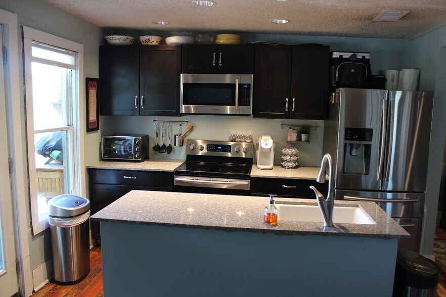 Kitchen - 1822 W 35th St