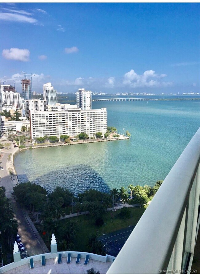Building Photo - 1900 N Bayshore Dr