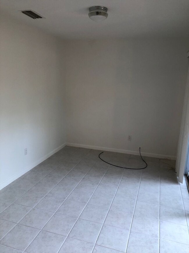 Building Photo - Great Home in Palm View