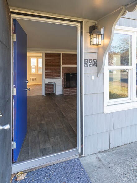 Building Photo - 540 SE 151st Ave