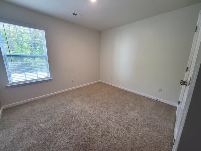 Building Photo - 597 Bloomover St