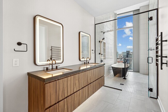 Building Photo - 1114 W Carroll Ave