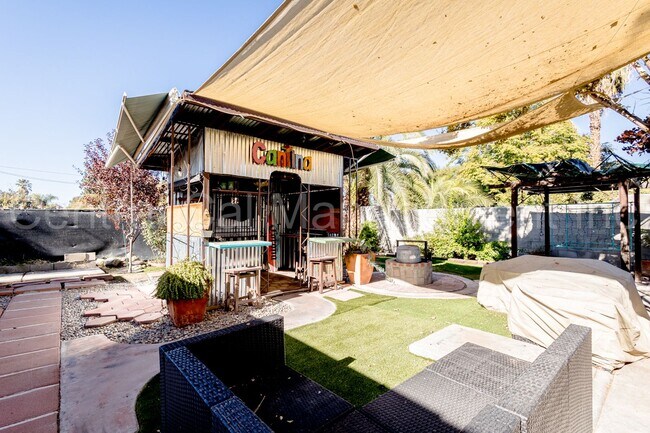 Building Photo - 3 Bedroom/2.5 Bath Home with a Mother In Law Unit - $2595 per month!