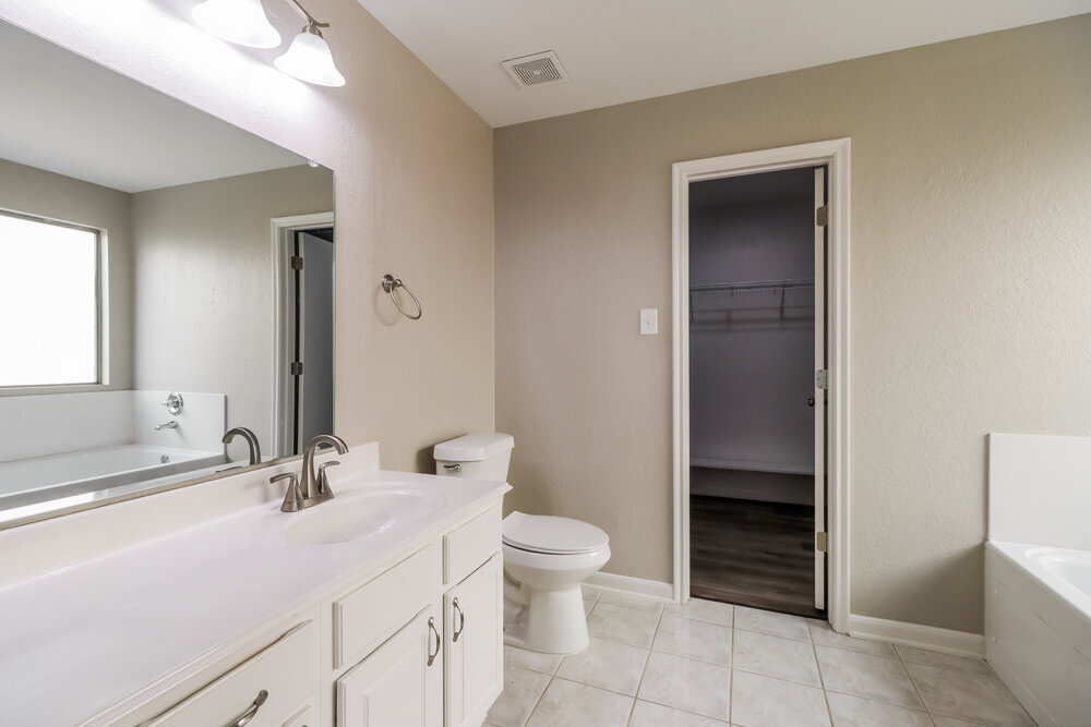 Building Photo - 15406 Hensen Creek Dr