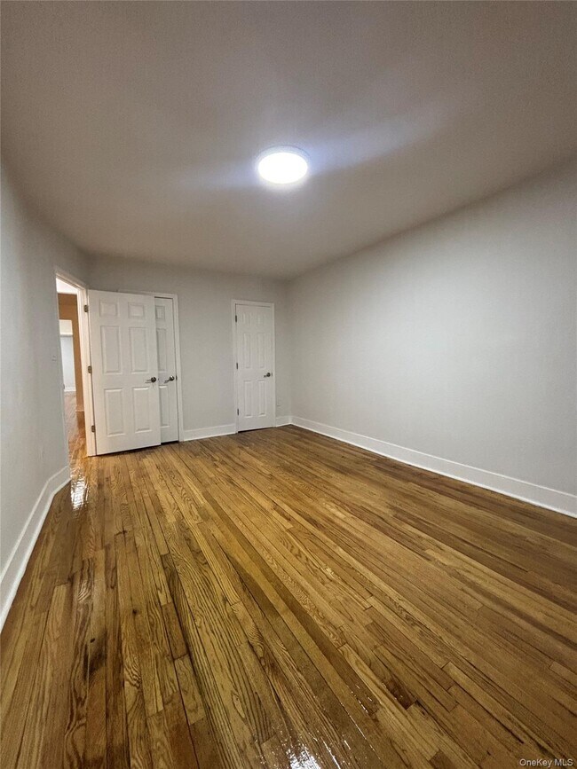 Building Photo - 730 E 217th St