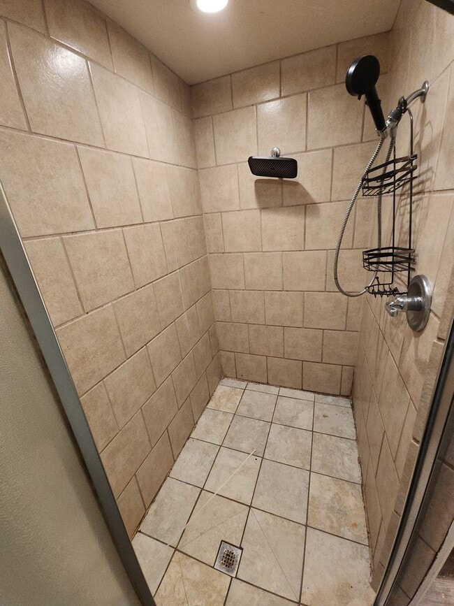 Building Photo - Affordable 3-bedroom, 2-bathroom