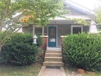 Building Photo - 2 bedroom, 1 bath Bungalow - Available Now!