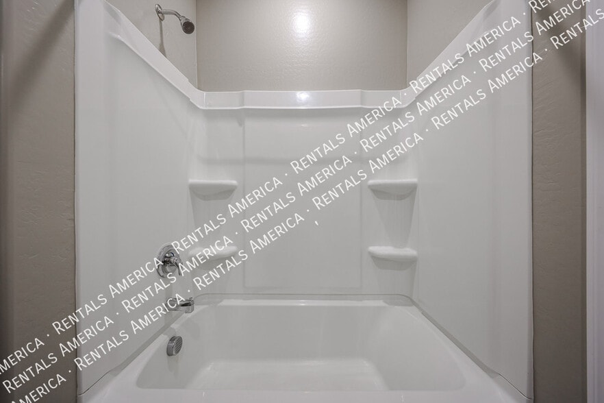 Building Photo - 5612 W Ldg Dr