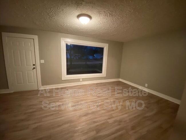 Building Photo - 2139 N Benton Ave