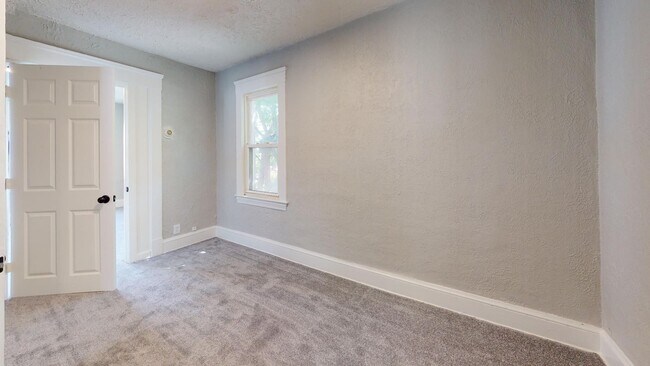 Building Photo - Old Brooklyn - 3 Bedroom Single Family Home