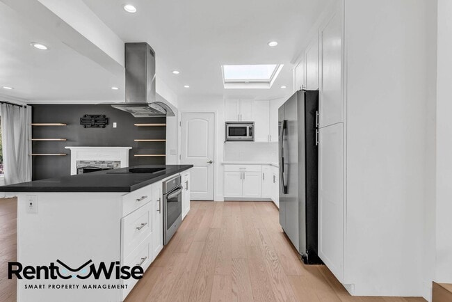 Building Photo - 16093 Selborne Dr
