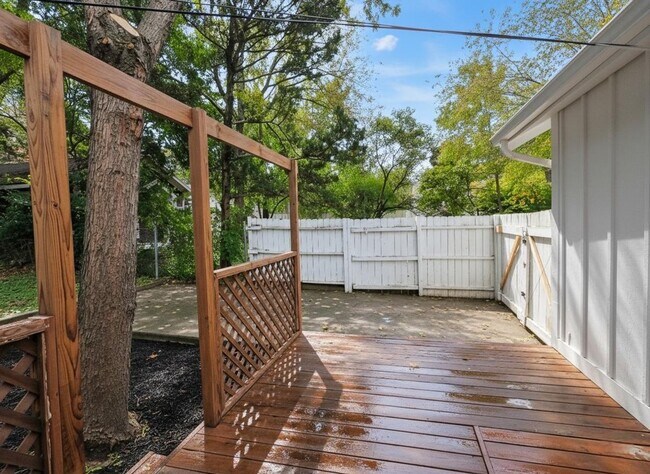 Building Photo - SEE IT NOW: Charming and beautifully updated bungalow in the heart of Kansas City!