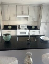 Building Photo - 218 E 83rd St