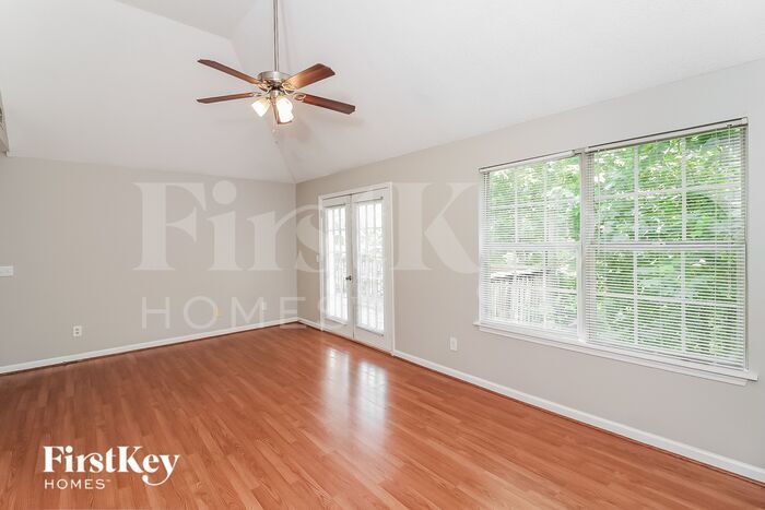 Building Photo - 721 Peteywood Dr