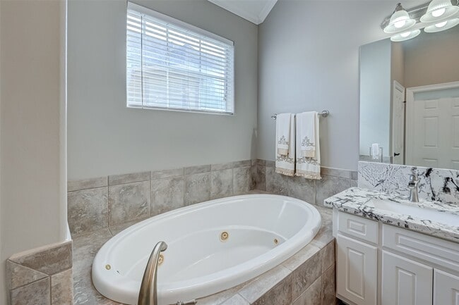 Building Photo - 410 Fowler St