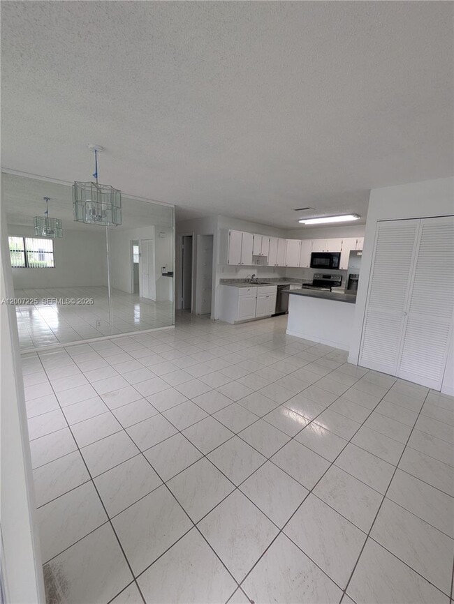 Building Photo - 8033 NW 41 Ct