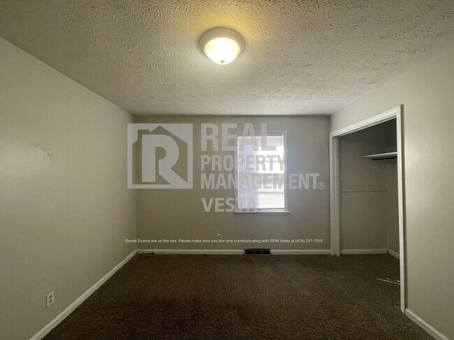 Building Photo - 1550 N Atwood Dr