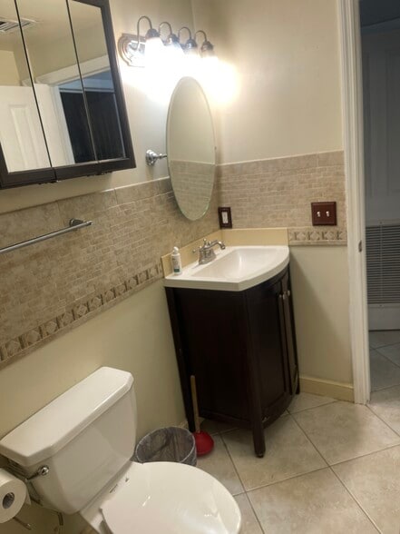 HANDSINK - 2881 NE 32nd St