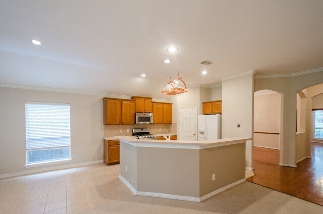 Building Photo - 21427 Willow Glade Dr