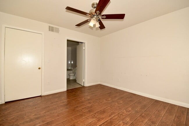 Building Photo - 1 Car Garage | Gated Community | 1st Floor Unit