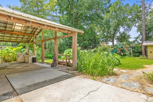 Building Photo - 140 Orangewood Dr