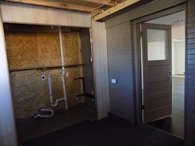 Building Photo - 1016 Billie Ruth Ln