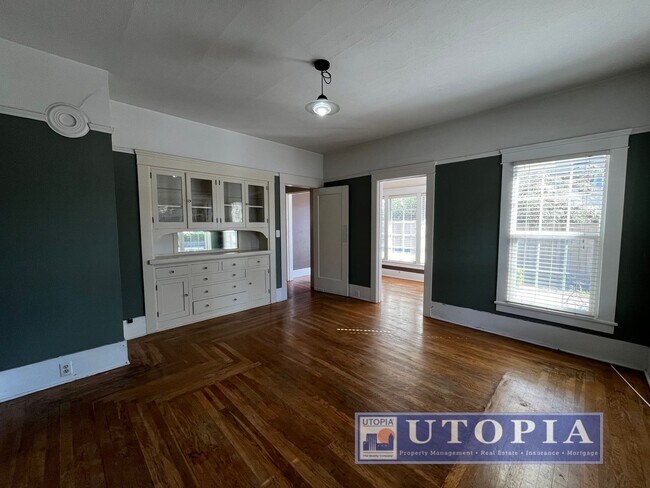 Building Photo - Charming 3 bedroom, 2 bathroom home in the...