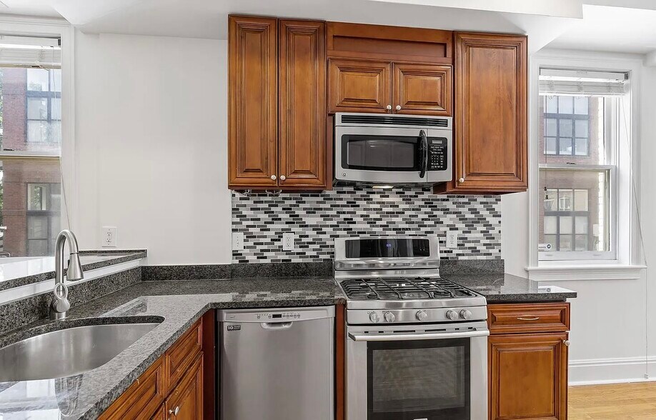 Building Photo - 2212 11th St NW