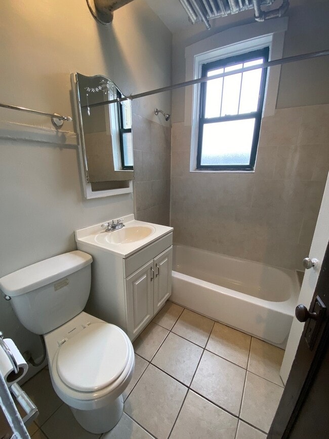 Building Photo - 3224 N Karlov Ave