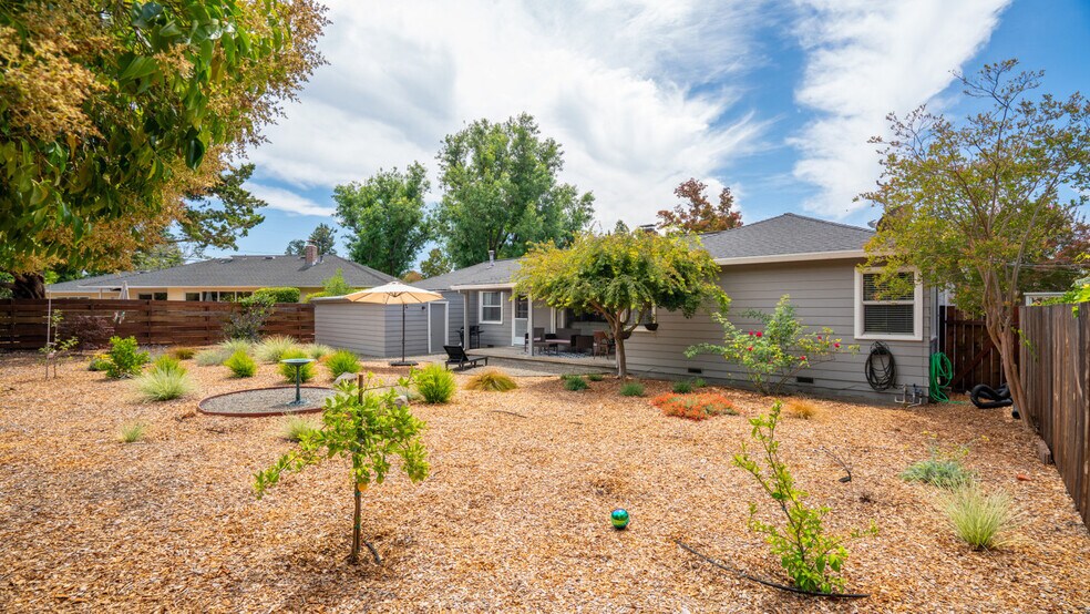 Building Photo - 2041 Terrace Way