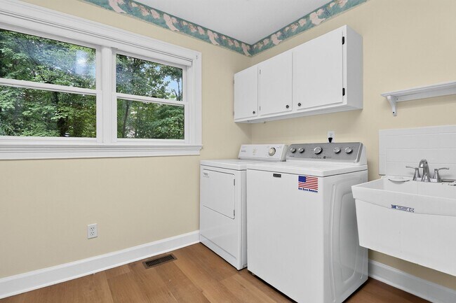 Building Photo - 151 Seagrove Ln