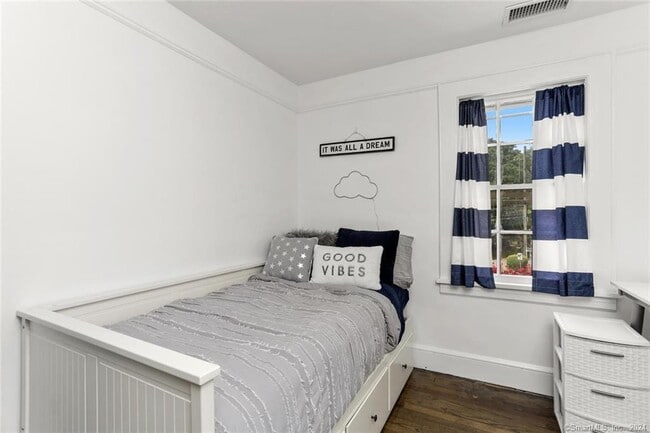 Building Photo - 61 Hillandale Rd