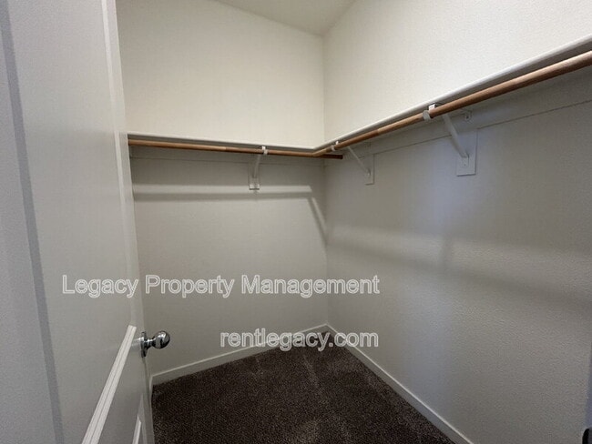 Building Photo - 3998 E Commerce Way