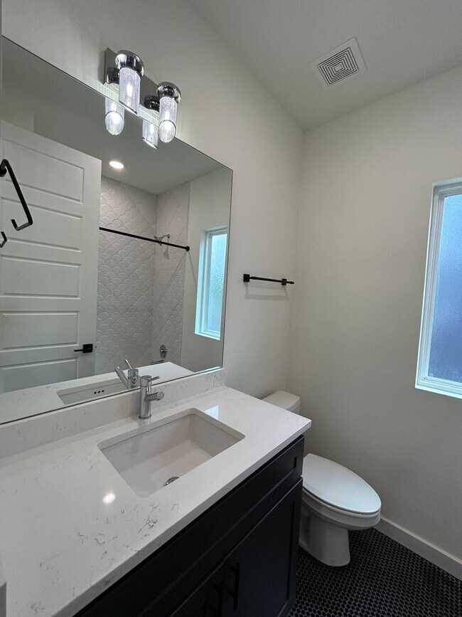 Building Photo - 1403 Cometa St