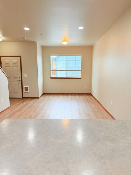 Building Photo - 4337 S Cedar St