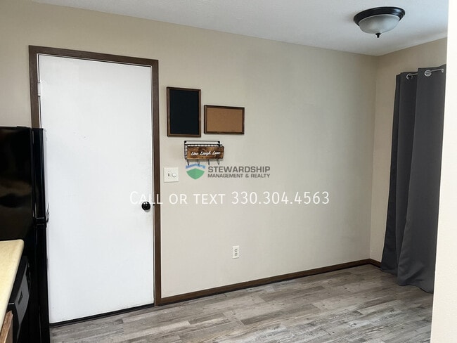 Building Photo - 931 Trimble Dr